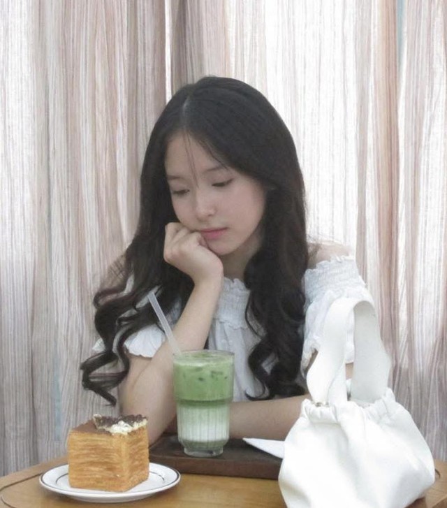 Con gái diễn viên Hồng Đăng: 14 tuổi 'trổ mã' xinh xắn như thiếu nữ - Ảnh 4. Con gái diễn viên Hồng Đăng: 14 tuổi 'trổ mã' xinh xắn như thiếu nữ - Ảnh 4.