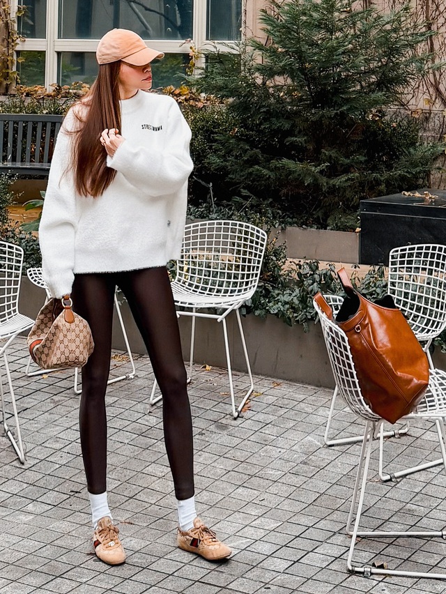 Hồ Ngọc Hà năng động với outfit dạo phố ở New York  - Ảnh 3.