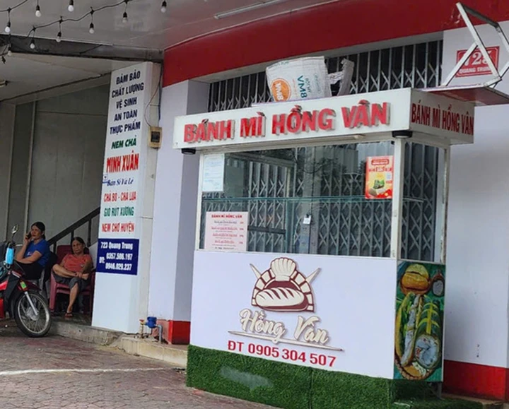 Nhiều người nhập viện sau ăn bánh mì tại tiệm bánh mì ở Quảng Ngãi