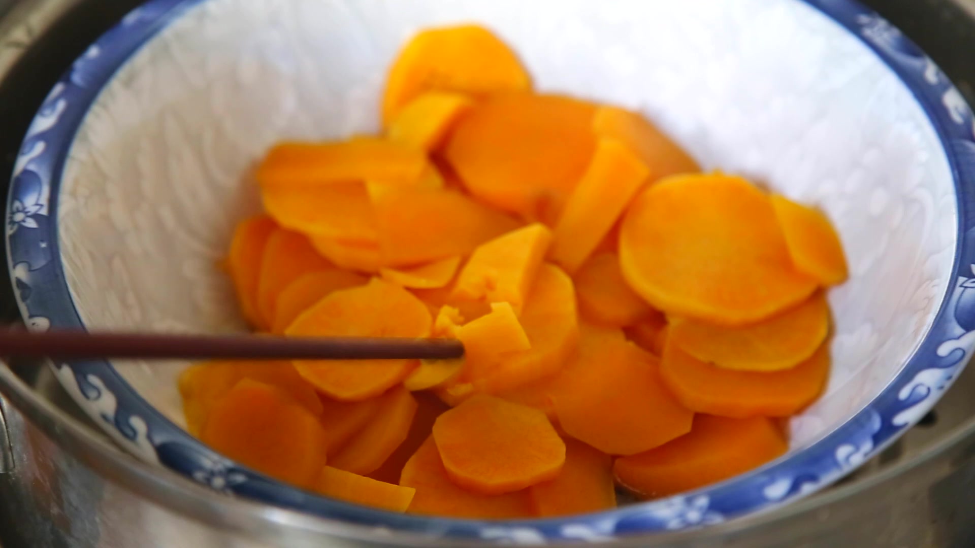 Ngoài nướng thì có 4 cách chế biến khoai lang ngon và độc đáo: Làm siêu nhanh có thể dùng ăn sáng, trưa hoặc bữa xế - Ảnh 20.