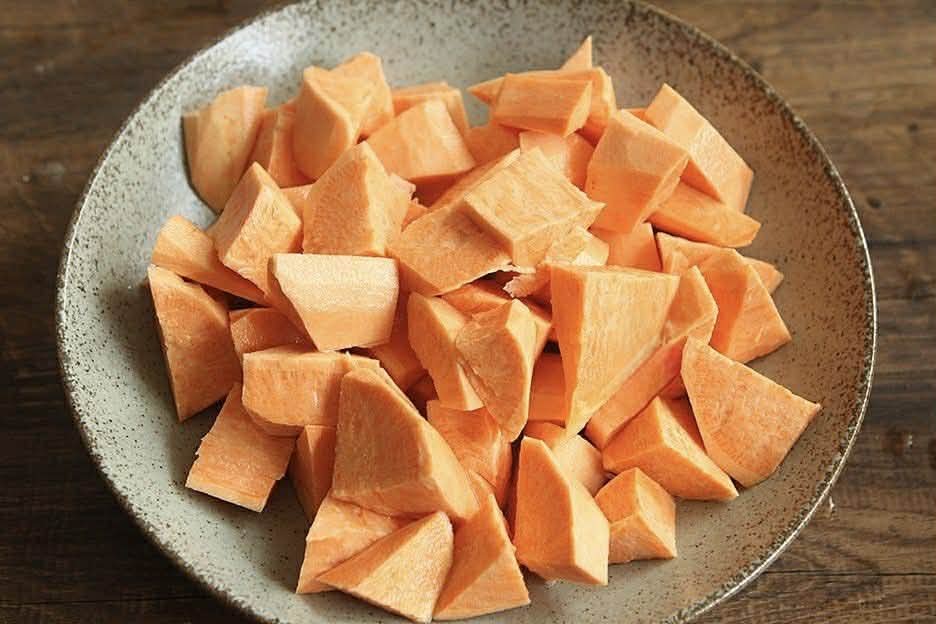 Ngoài nướng thì có 4 cách chế biến khoai lang ngon và độc đáo: Làm siêu nhanh có thể dùng ăn sáng, trưa hoặc bữa xế - Ảnh 4.