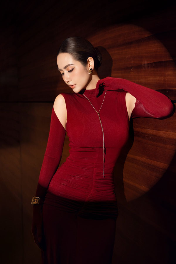 Nữ chính phim 'Cách em 1 milimet' đón giáng sinh với trang phục màu đỏ ngọt ngào - Ảnh 9.