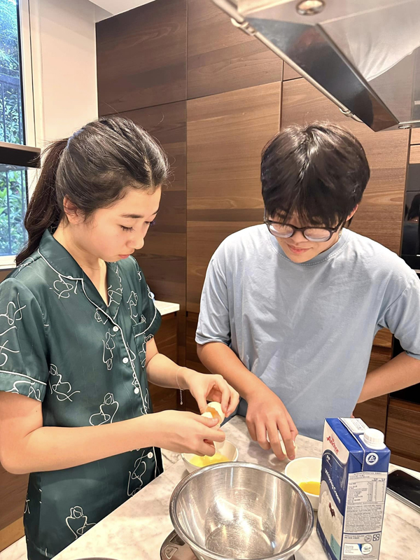 Sắc vóc tuổi 18 của con gái Nguyễn Thị Huyền - Ảnh 7.