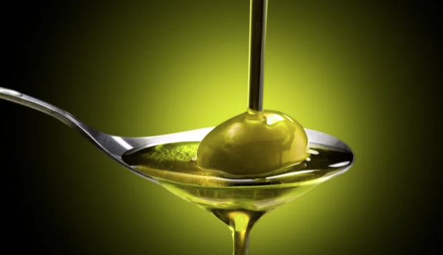 Uống dầu ô liu khi bụng rỗng theo trào lưu: Bác sĩ cảnh báo điều nguy hại có thể gặp phải - Ảnh 2.