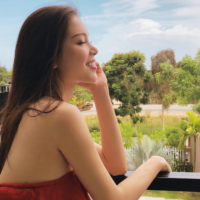 Bóc giá chiếc túi hàng hiệu của Linh Rin trong đám cưới con gái tỉ phú Johnathan Hạnh Nguyễn - Ảnh 9. Bóc giá chiếc túi hàng hiệu của Linh Rin trong đám cưới con gái tỉ phú Johnathan Hạnh Nguyễn - Ảnh 9.