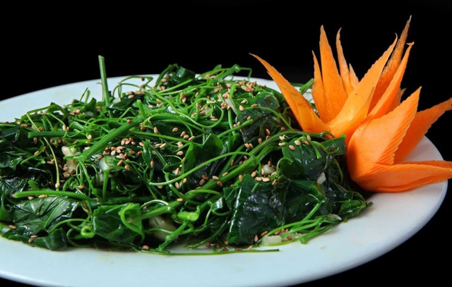 Cây rau từng bị coi là cỏ dại, nay 'lên đời' thành 'đặc sản': Chuyên gia nói gì về loại rau này? - Ảnh 2.