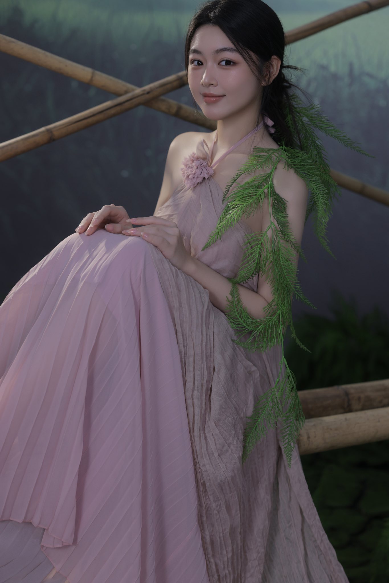 Lọ Lem - con gái MC Quyền Linh gây thương nhớ với áo yếm cách điệu - Ảnh 6. Lọ Lem - con gái MC Quyền Linh gây thương nhớ với áo yếm cách điệu - Ảnh 6.