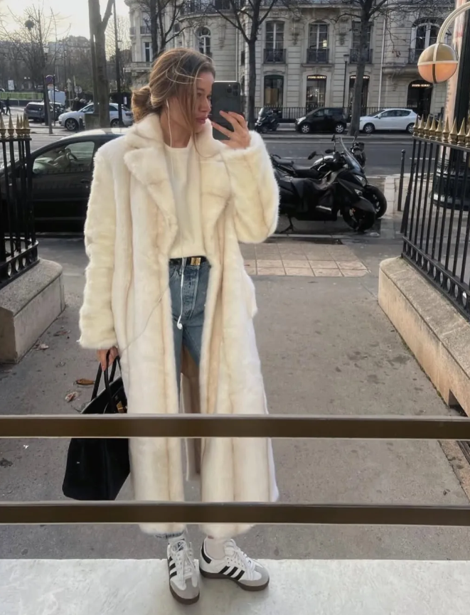 Công thức phối đồ thời thượng cùng áo khoác màu kem - Ảnh 2.