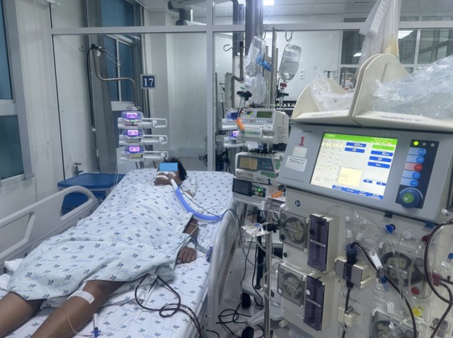 Cứu sống bé 15 tuổi sốc sốt xuất huyết nặng, biến chứng tổn thương thận gan tụy - Ảnh 1. Cứu sống bé 15 tuổi sốc sốt xuất huyết nặng, biến chứng tổn thương thận gan tụy - Ảnh 1.