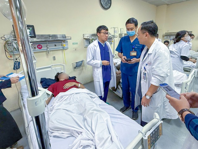 Tình trạng sức khỏe ban đầu của 15 trường hợp vụ cháy ngõ 82 Trần Cung, Hà Nội - Ảnh 4.