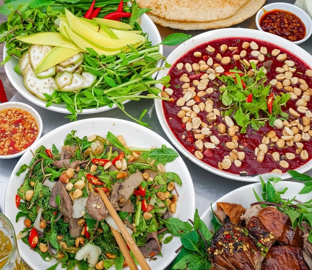 Tiết canh vịt từng được vinh danh thế giới: Ngon là vậy nhưng 6 nhóm người này tuyệt đối không nên ăn - Ảnh 2.