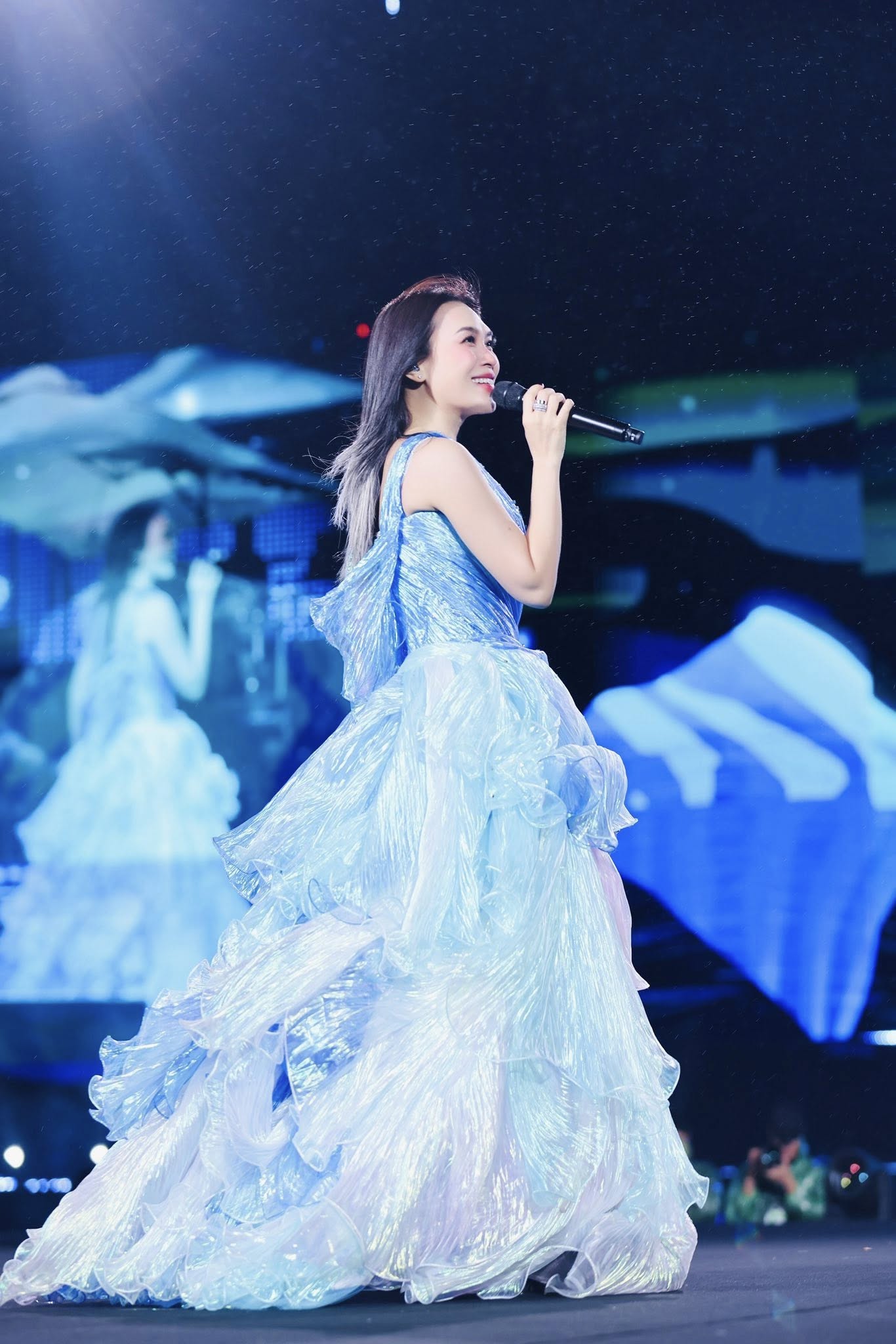 Mỹ Tâm hiếm hoi diện đồ xuyên thấu - Ảnh 14. Mỹ Tâm hiếm hoi diện đồ xuyên thấu - Ảnh 14.