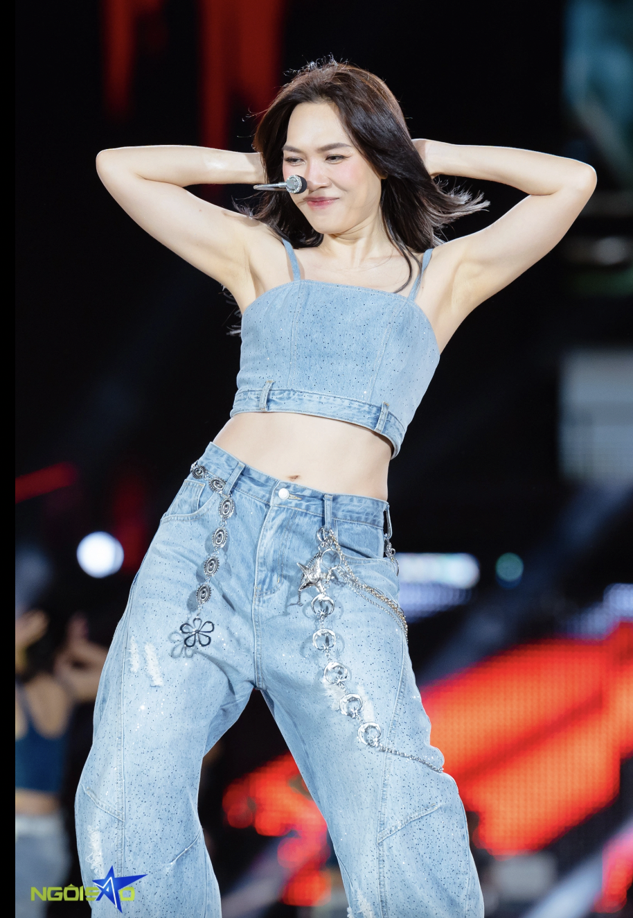 Mỹ Tâm hiếm hoi diện đồ xuyên thấu - Ảnh 7. Mỹ Tâm hiếm hoi diện đồ xuyên thấu - Ảnh 7.