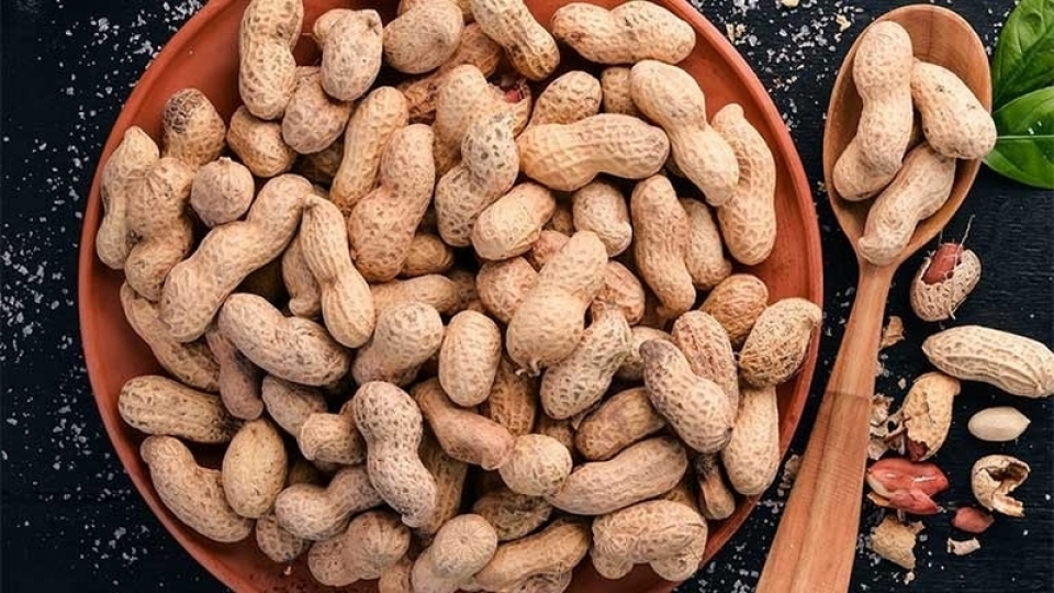 Người bị bệnh tim mạch có nên ăn lạc để bảo vệ sức khỏe tim mạch không? - Ảnh 2.