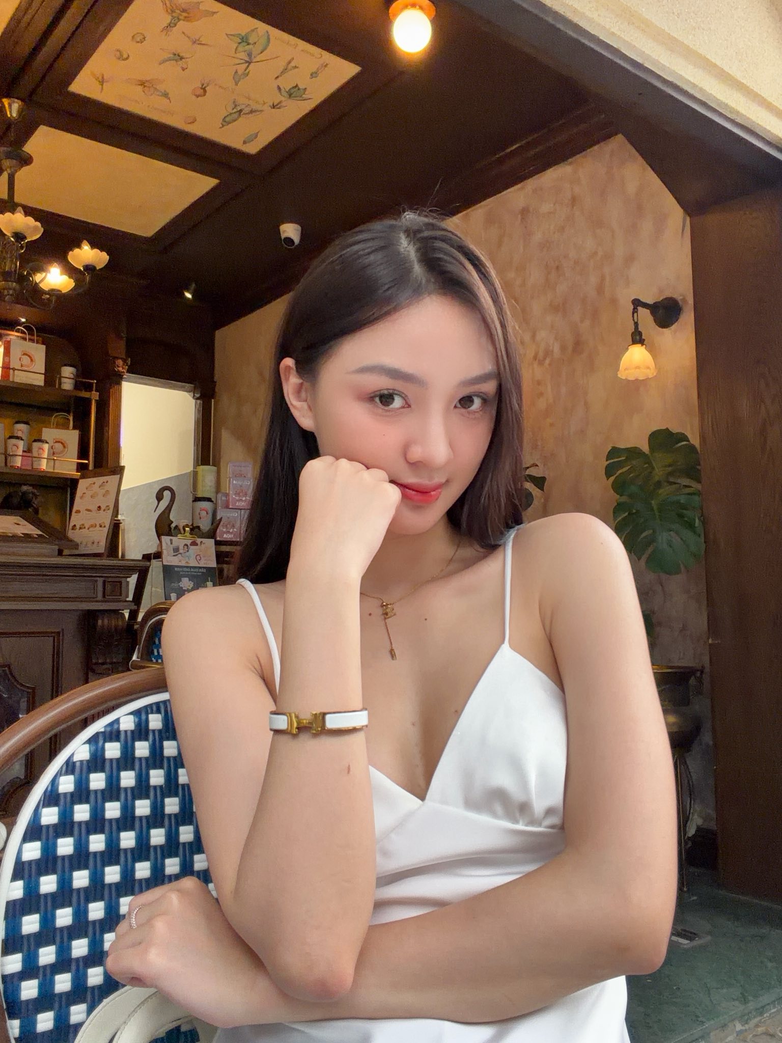 Phong cách đời thường của người đẹp quê Đăk Lăk đang được 'đẩy thuyền' với cầu thủ Đình Bắc  - Ảnh 16.