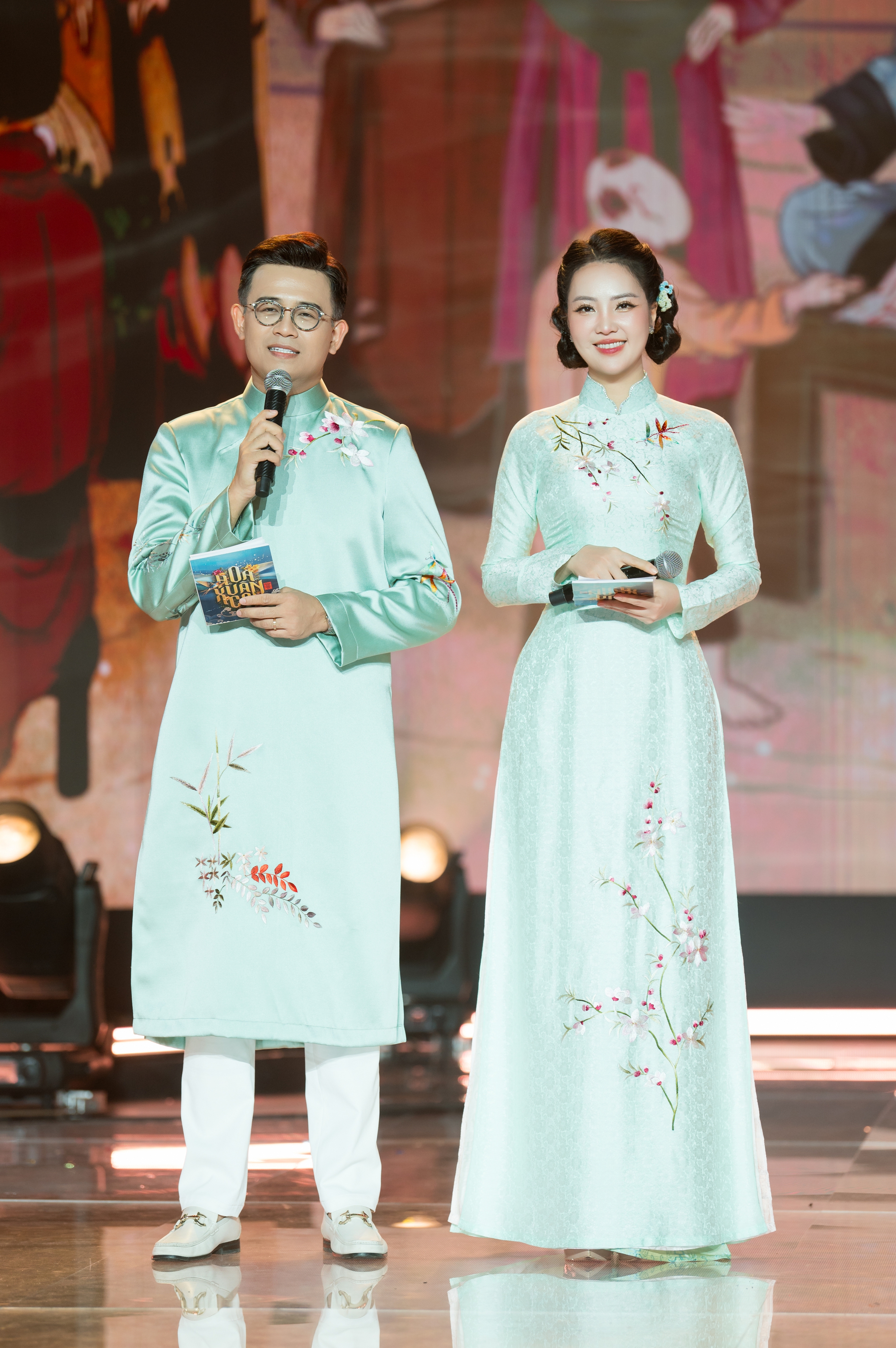 BTV Thụy Vân rạng rỡ trên sóng truyền hình quốc gia với áo dài của NTK Ngọc Lan - Ảnh 4.