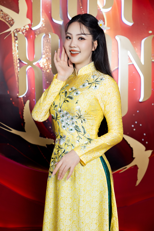 BTV Thụy Vân rạng rỡ trên sóng truyền hình quốc gia với áo dài của NTK Ngọc Lan - Ảnh 5.