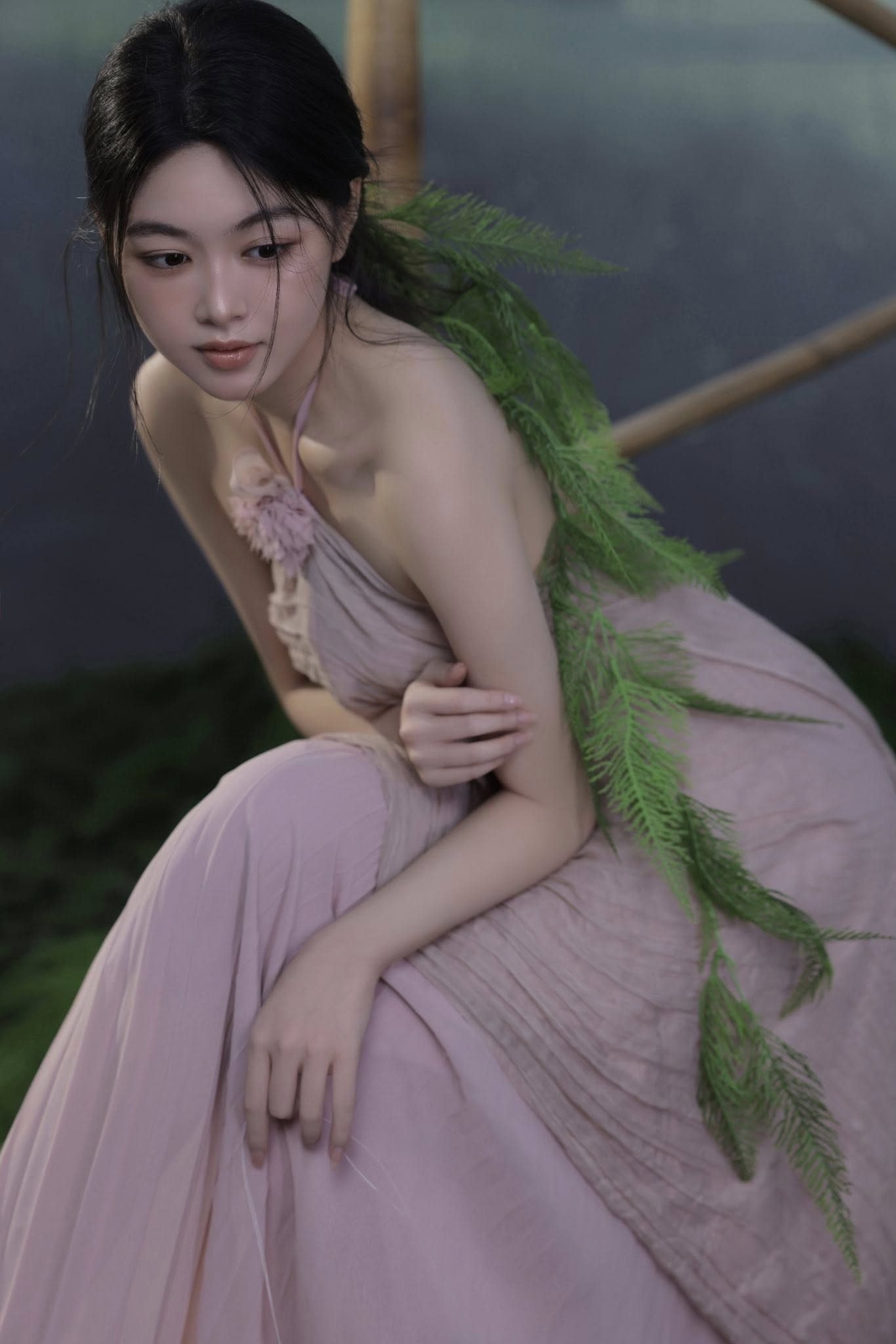 Lọ Lem - con gái MC Quyền Linh gây thương nhớ với áo yếm cách điệu - Ảnh 5.