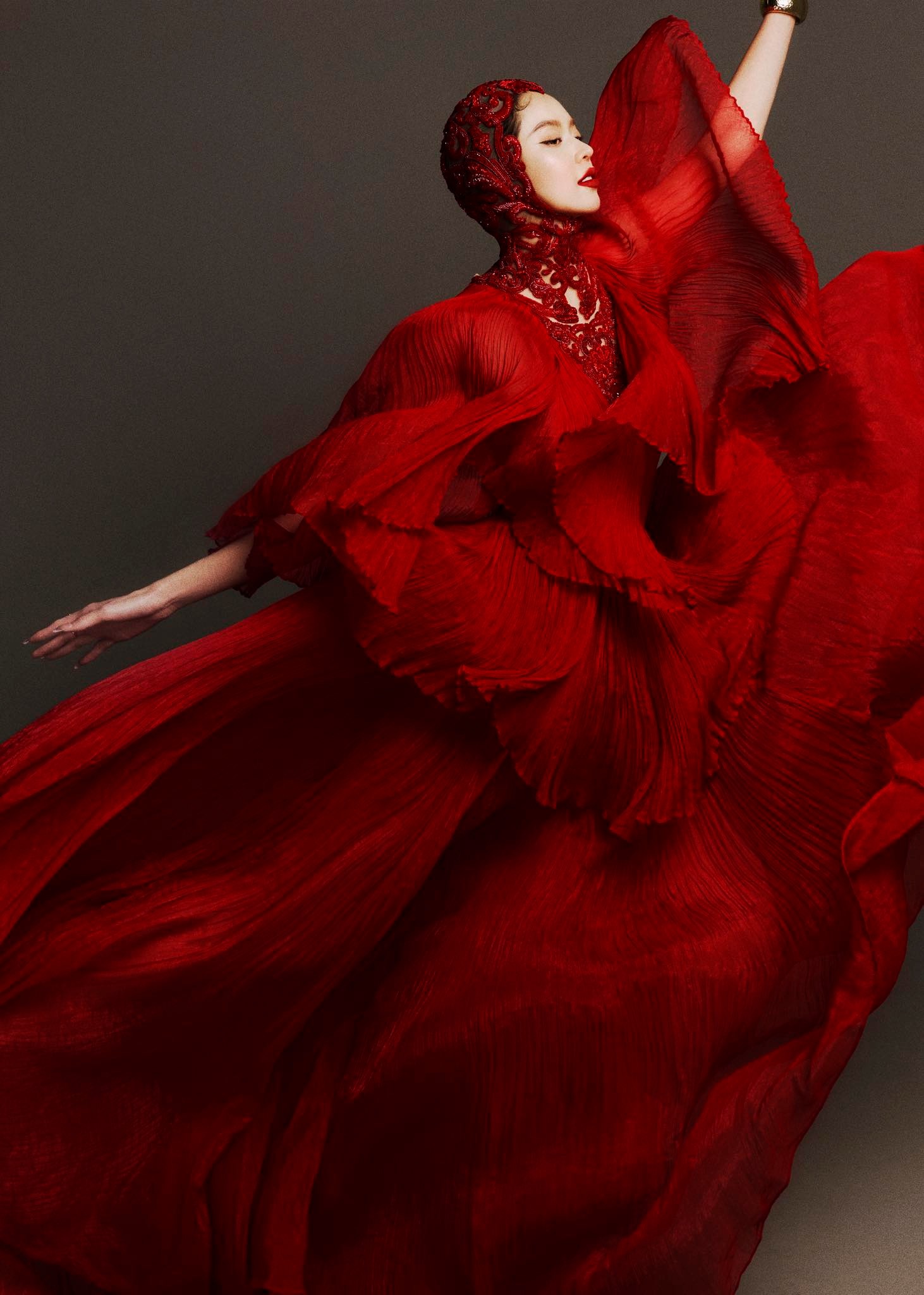 Hoa hậu quê Đà Nẵng tỏa sáng trong bộ ảnh cuối năm đầy ấn tượng - Ảnh 6.