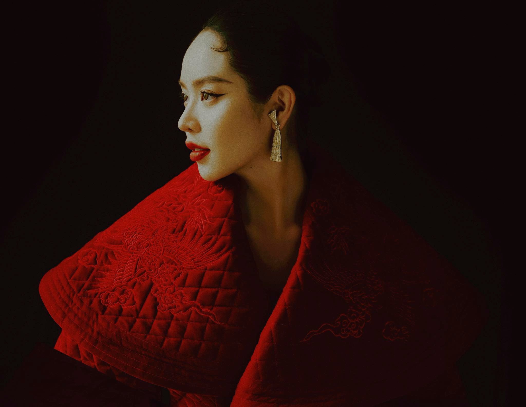 Hoa hậu quê Đà Nẵng tỏa sáng trong bộ ảnh cuối năm đầy ấn tượng - Ảnh 7.