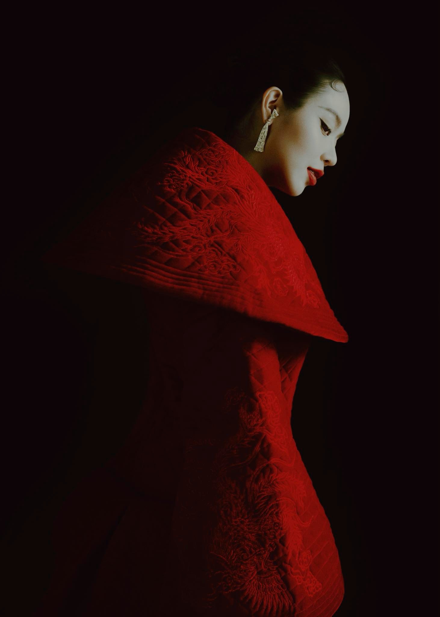 Hoa hậu quê Đà Nẵng tỏa sáng trong bộ ảnh cuối năm đầy ấn tượng - Ảnh 8.