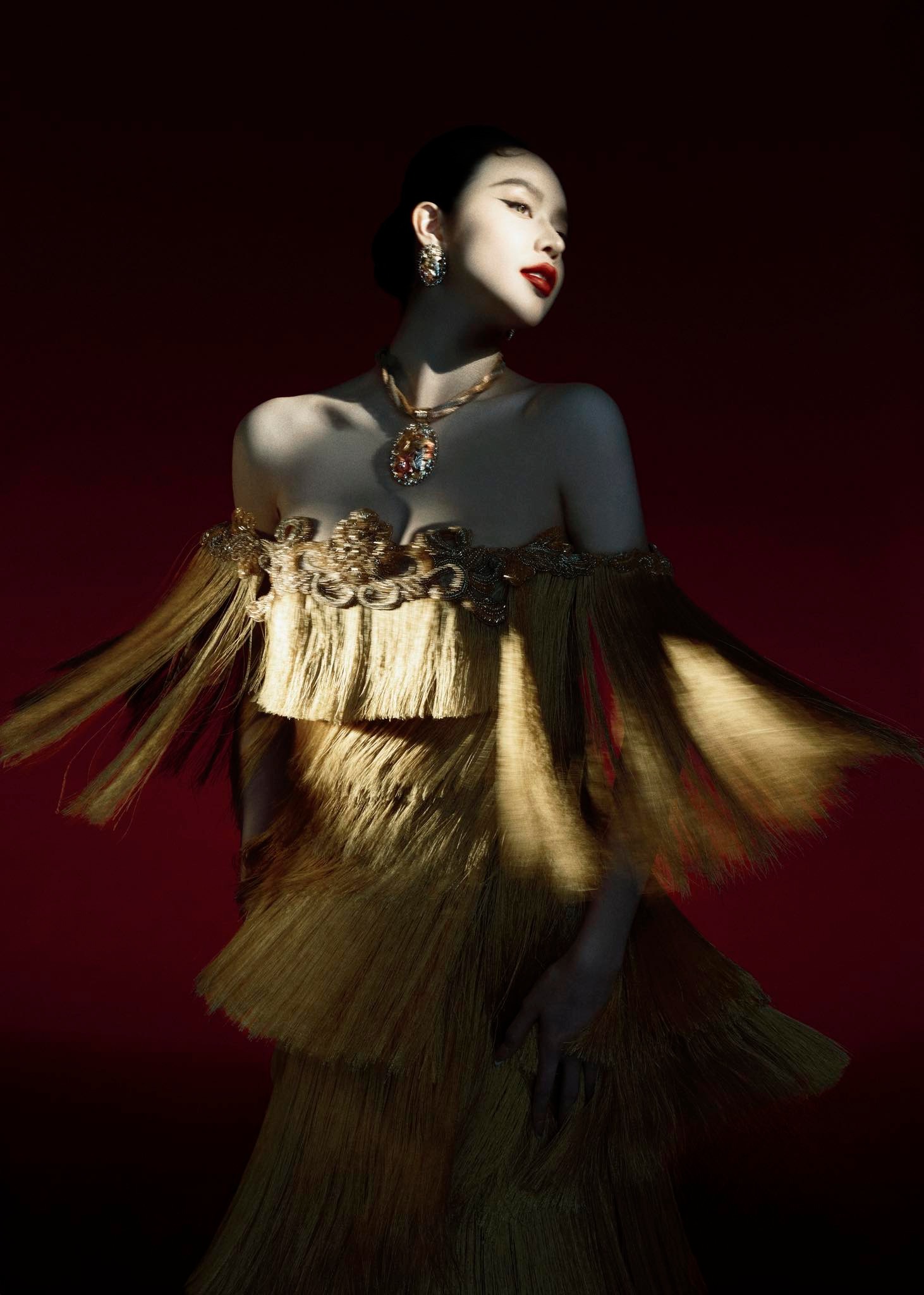 Hoa hậu quê Đà Nẵng tỏa sáng trong bộ ảnh cuối năm đầy ấn tượng - Ảnh 9.