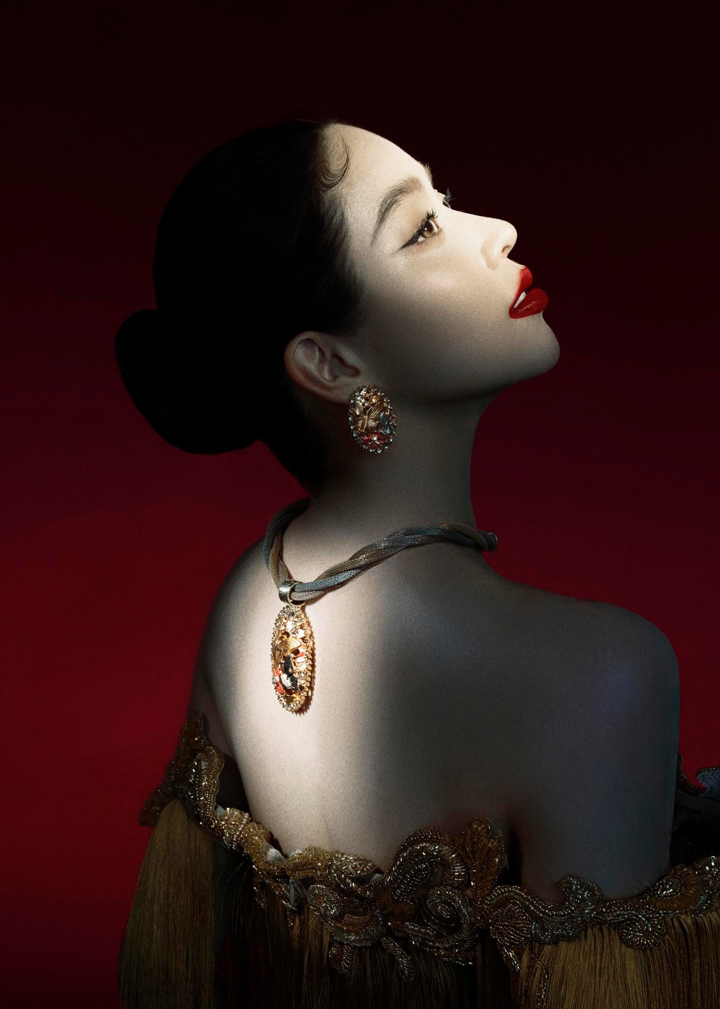 Hoa hậu quê Đà Nẵng tỏa sáng trong bộ ảnh cuối năm đầy ấn tượng - Ảnh 10.