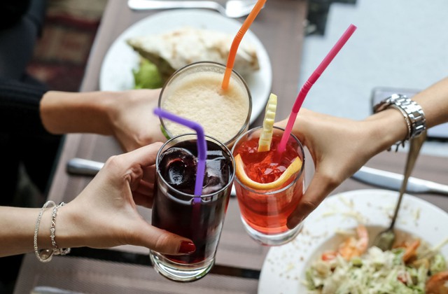 Bác sĩ tiết lộ 6 thay đổi nhỏ trong bữa ăn giúp bạn sống thọ thêm 13 năm - Ảnh 2.