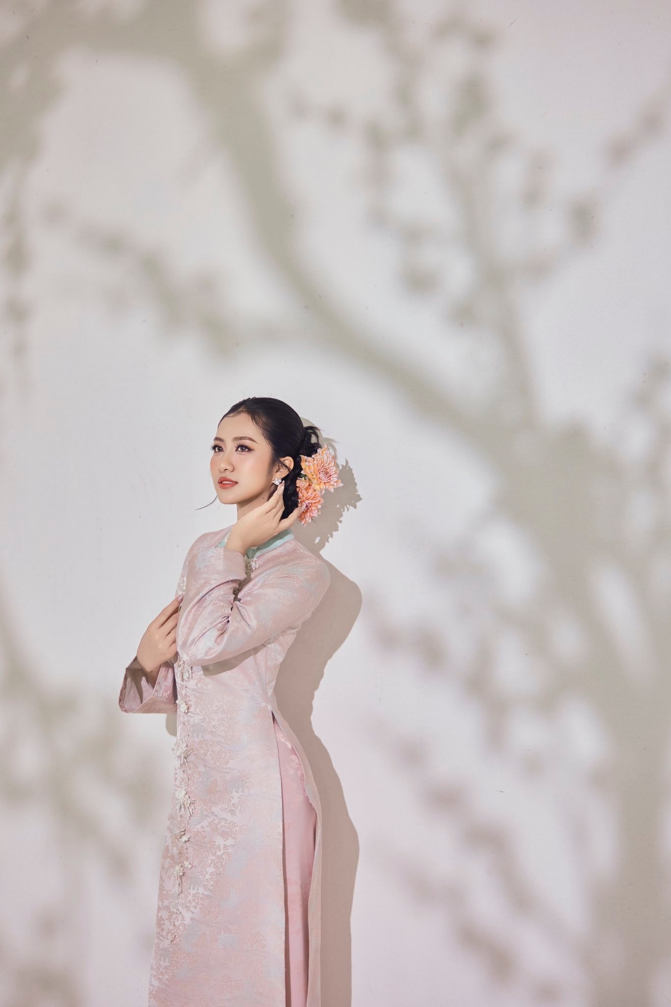 Hà Trúc Linh và 2 Á hậu xinh đẹp Trong áo dài Tết 2026 - Ảnh 4.