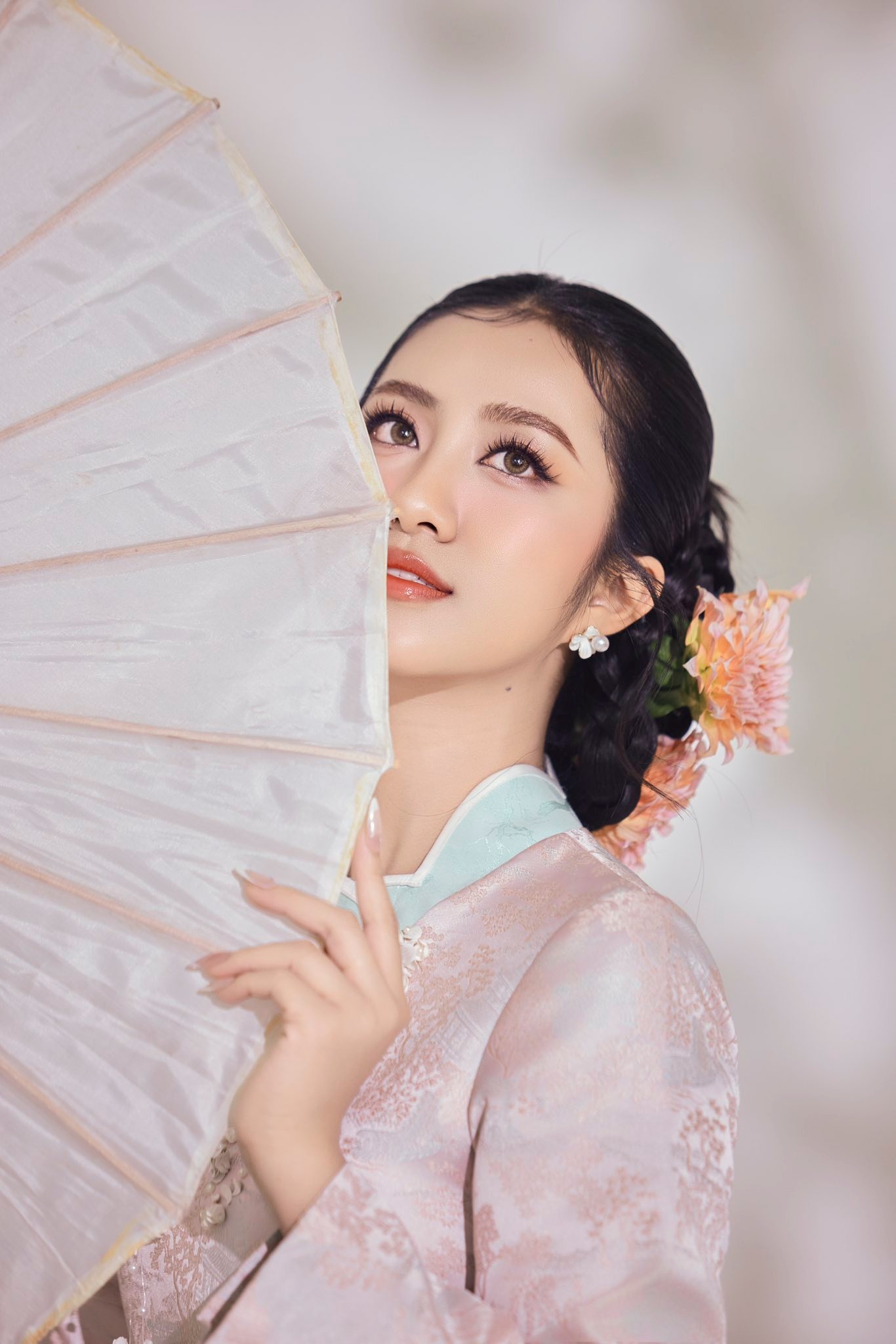 Hà Trúc Linh và 2 Á hậu xinh đẹp Trong áo dài Tết 2026 - Ảnh 6.