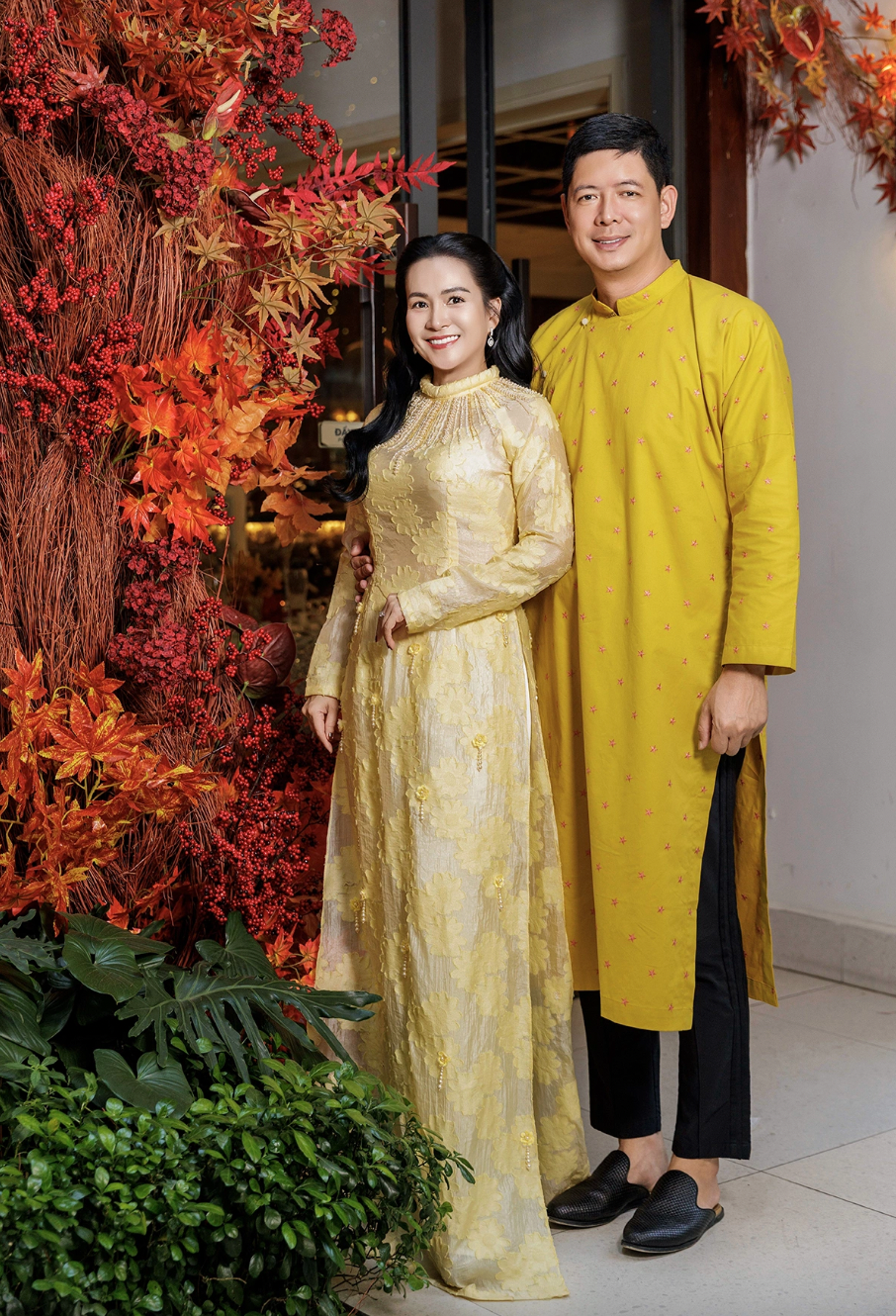 Vợ và hai con gái Bình Minh gây chú ý với bộ ảnh Tết 2026 - Ảnh 4. Vợ và hai con gái Bình Minh gây chú ý với bộ ảnh Tết 2026 - Ảnh 4.