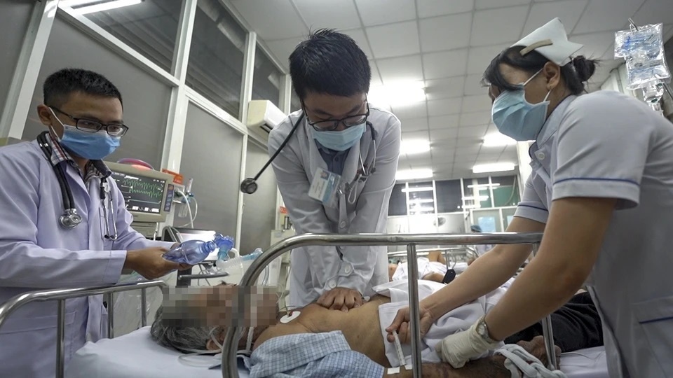 Gặp người đột quỵ, ngừng tim trên phố: Cứu như thế nào? - Ảnh 2.