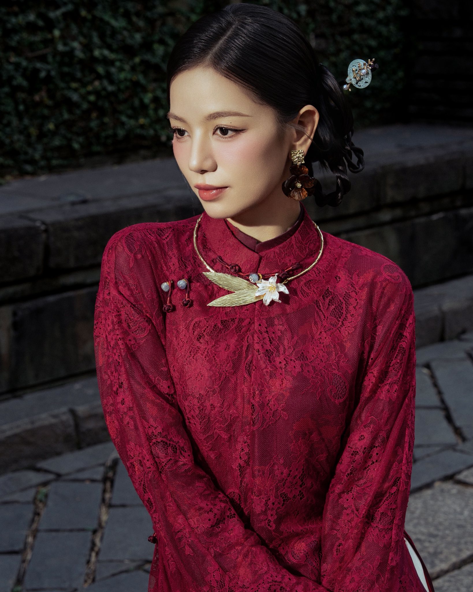 Nữ diễn viên Mưa đỏ tỏa sáng với áo dài Tết truyền thống 2026 - Ảnh 3.