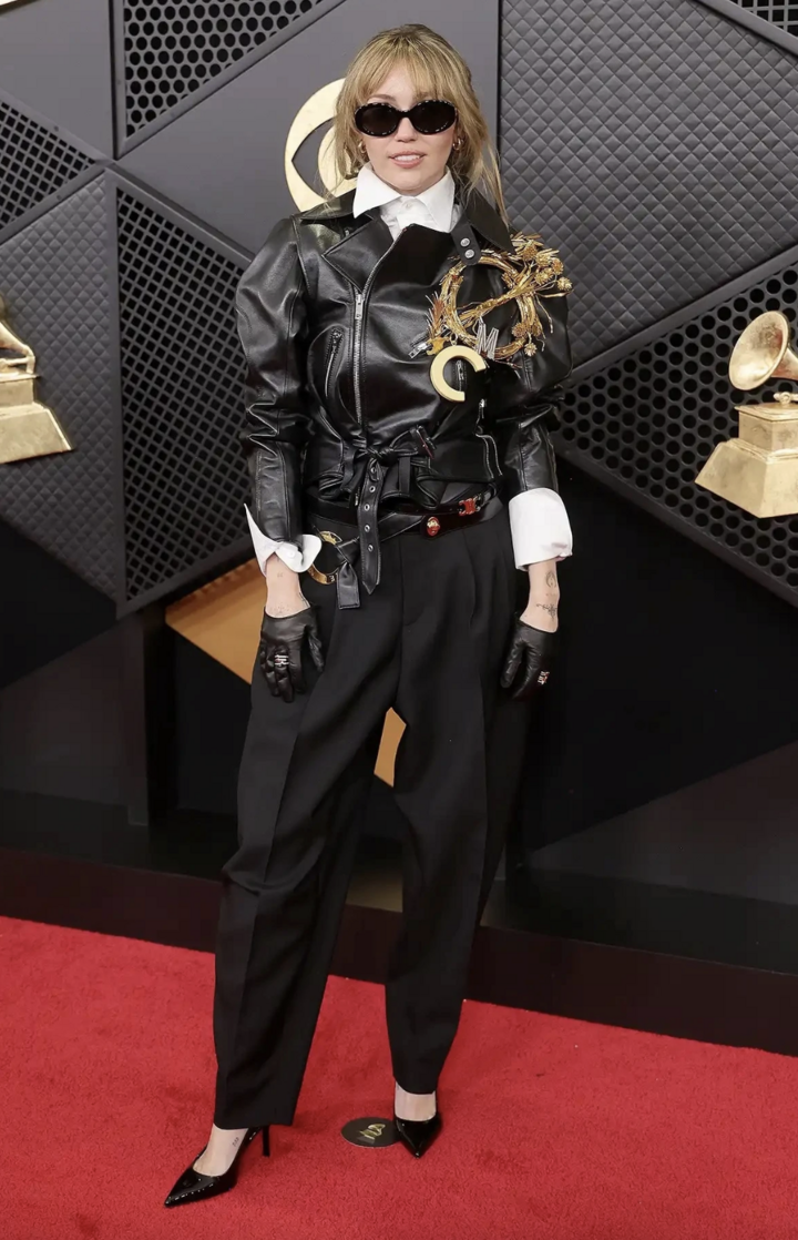 Sao nữ mặc hở bạo ở thảm đỏ Grammy - Ảnh 3. Sao nữ mặc hở bạo ở thảm đỏ Grammy - Ảnh 3.