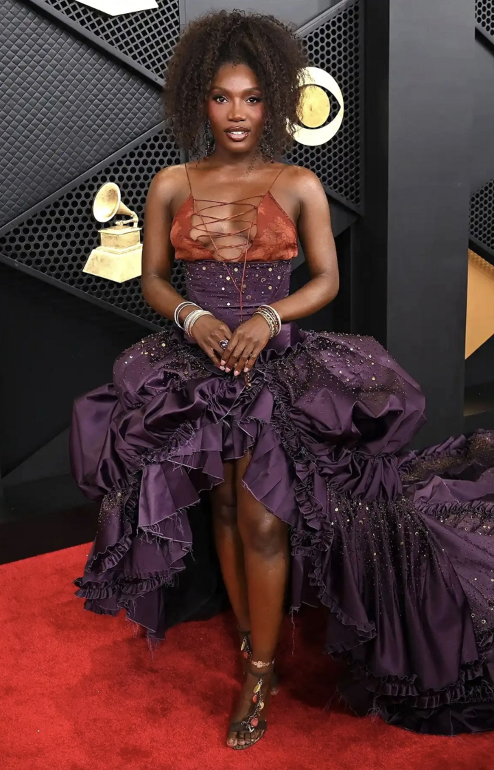 Sao nữ mặc hở bạo ở thảm đỏ Grammy - Ảnh 5. Sao nữ mặc hở bạo ở thảm đỏ Grammy - Ảnh 5.