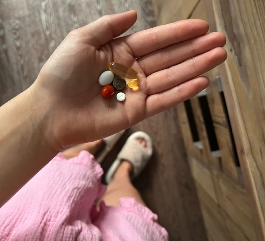 5 thói quen buổi tối âm thầm 'hại gan', hại thận nhưng rất nhiều người Việt vô tư làm mỗi ngày - Ảnh 3.