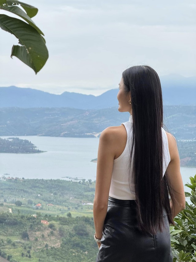 Á hậu Hoàng Thùy vừa đăng ký casting Victoria's Secret có sắc vóc ra sao? - Ảnh 5. Á hậu Hoàng Thùy vừa đăng ký casting Victoria's Secret có sắc vóc ra sao? - Ảnh 5.