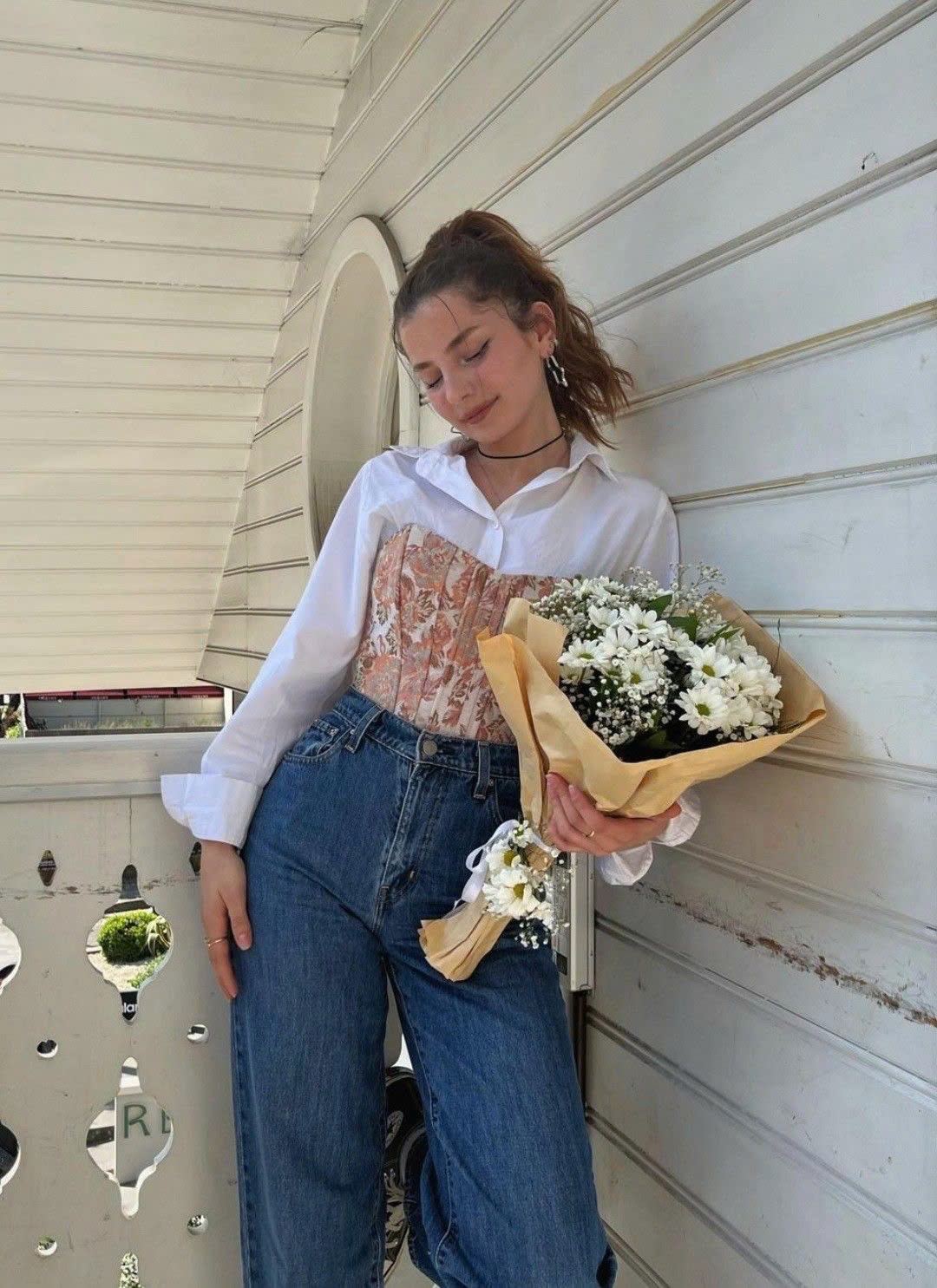 Công thức phối đồ với áo sơ mi “lên ngôi” trong mùa hè 2026 - Ảnh 4.