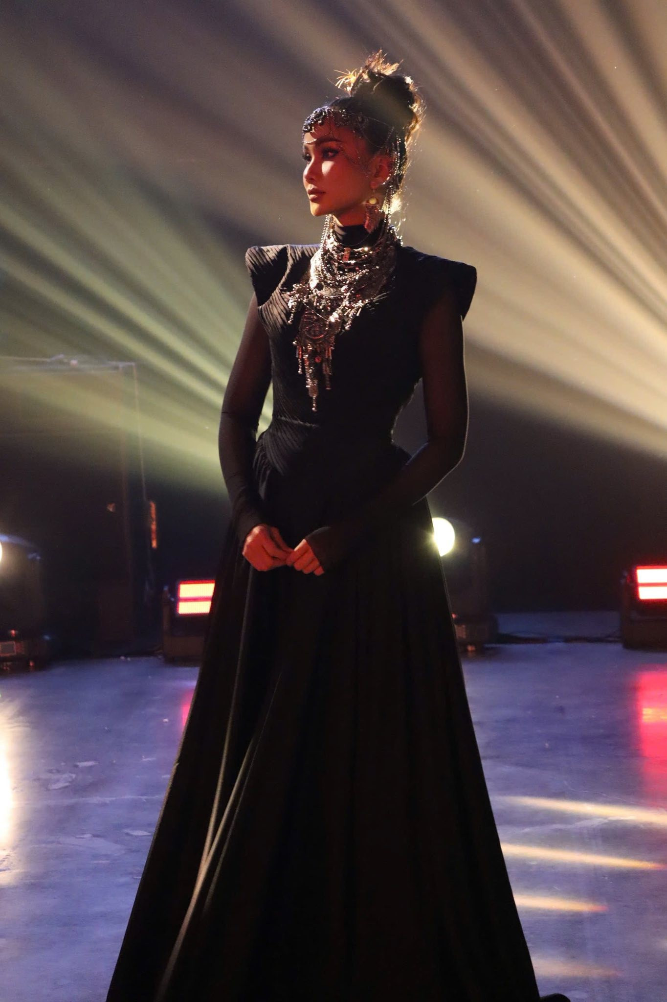 Hoa hậu Thanh Thủy, Trúc Linh ưu tiên trang phục tôn vinh giá trị truyền thống - Ảnh 10.