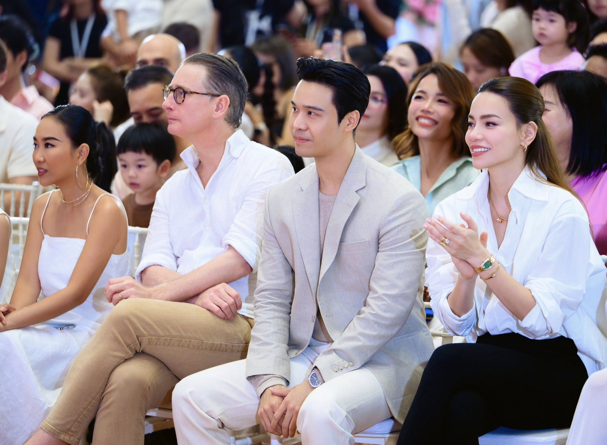 Học Hồ Ngọc Hà cách phối đồ màu trắng, tuổi trung niên cũng áp dụng được  - Ảnh 2.