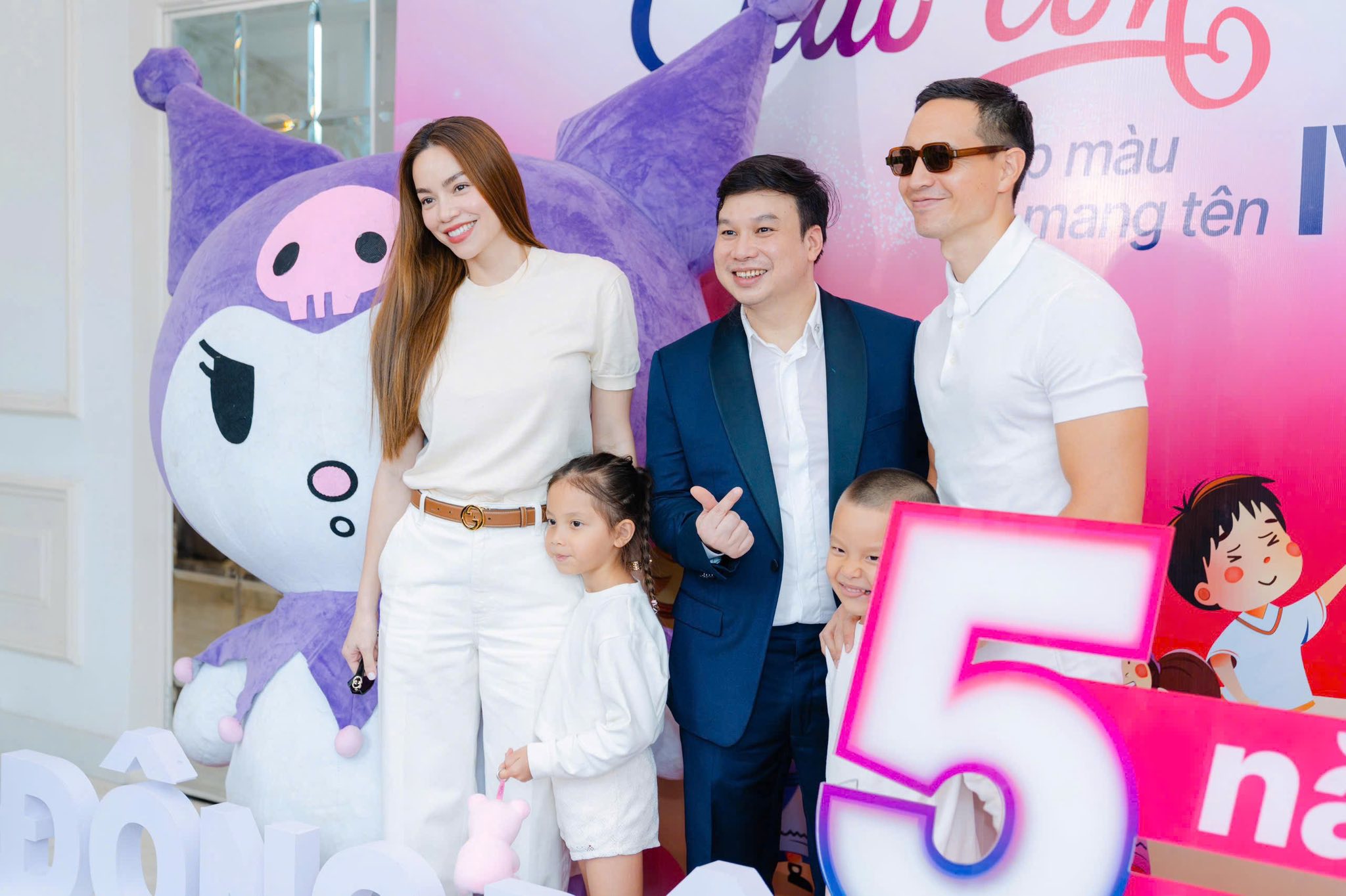 Học Hồ Ngọc Hà cách phối đồ màu trắng, tuổi trung niên cũng áp dụng được  - Ảnh 3.