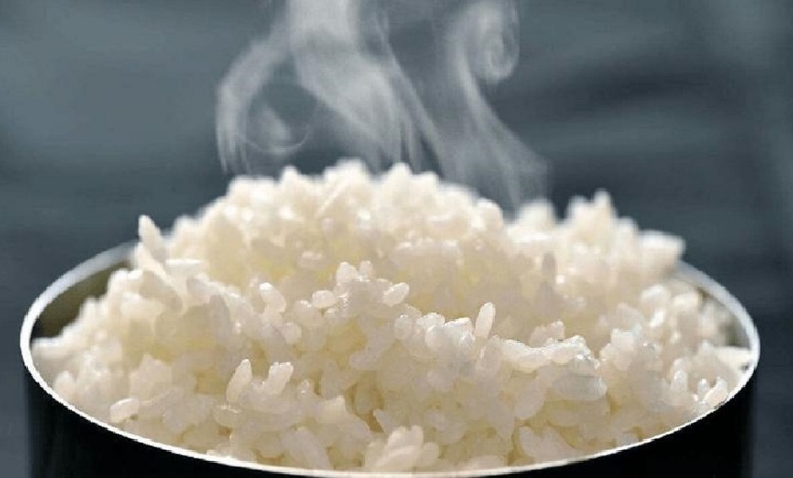 Khi nấu cơm, tại sao lại cho thêm giấm trắng và dầu ăn? - Ảnh 2.