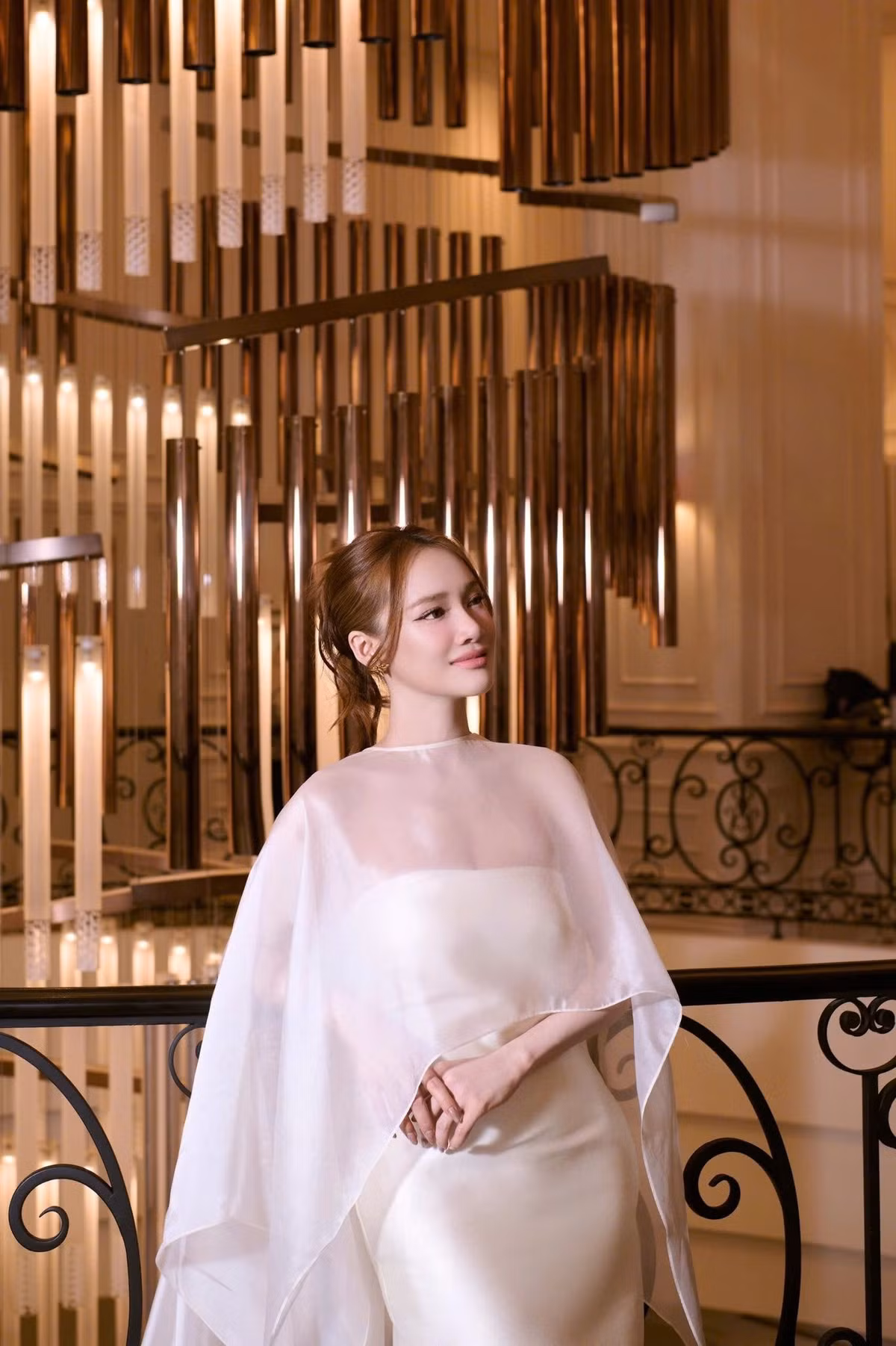 Nhã Phương khoe dáng 'mẹ 3 con' trong bộ cánh 100 triệu đồng - Ảnh 5.