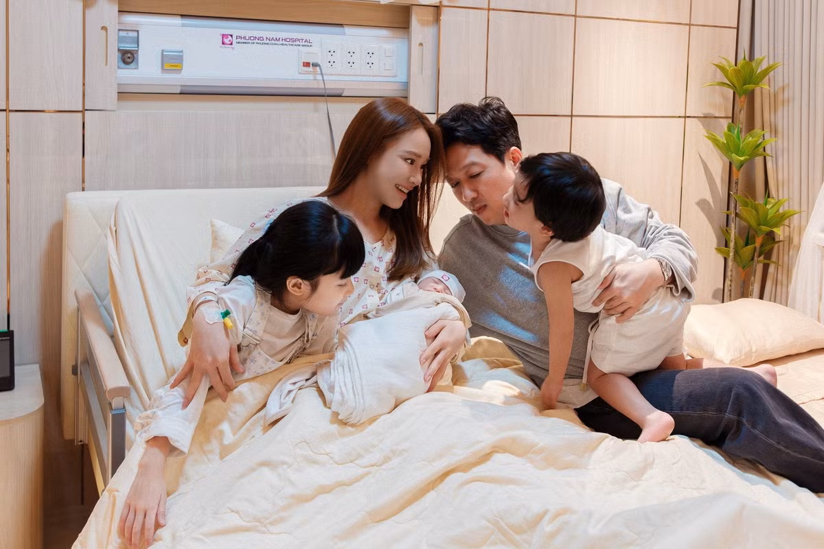 Nhã Phương khoe dáng 'mẹ 3 con' trong bộ cánh 100 triệu đồng - Ảnh 8.