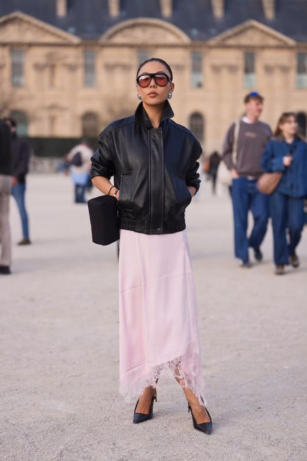 Theo dõi Paris Fashion Week, bỏ túi những bản phối thời trang và thanh lịch - Ảnh 3.