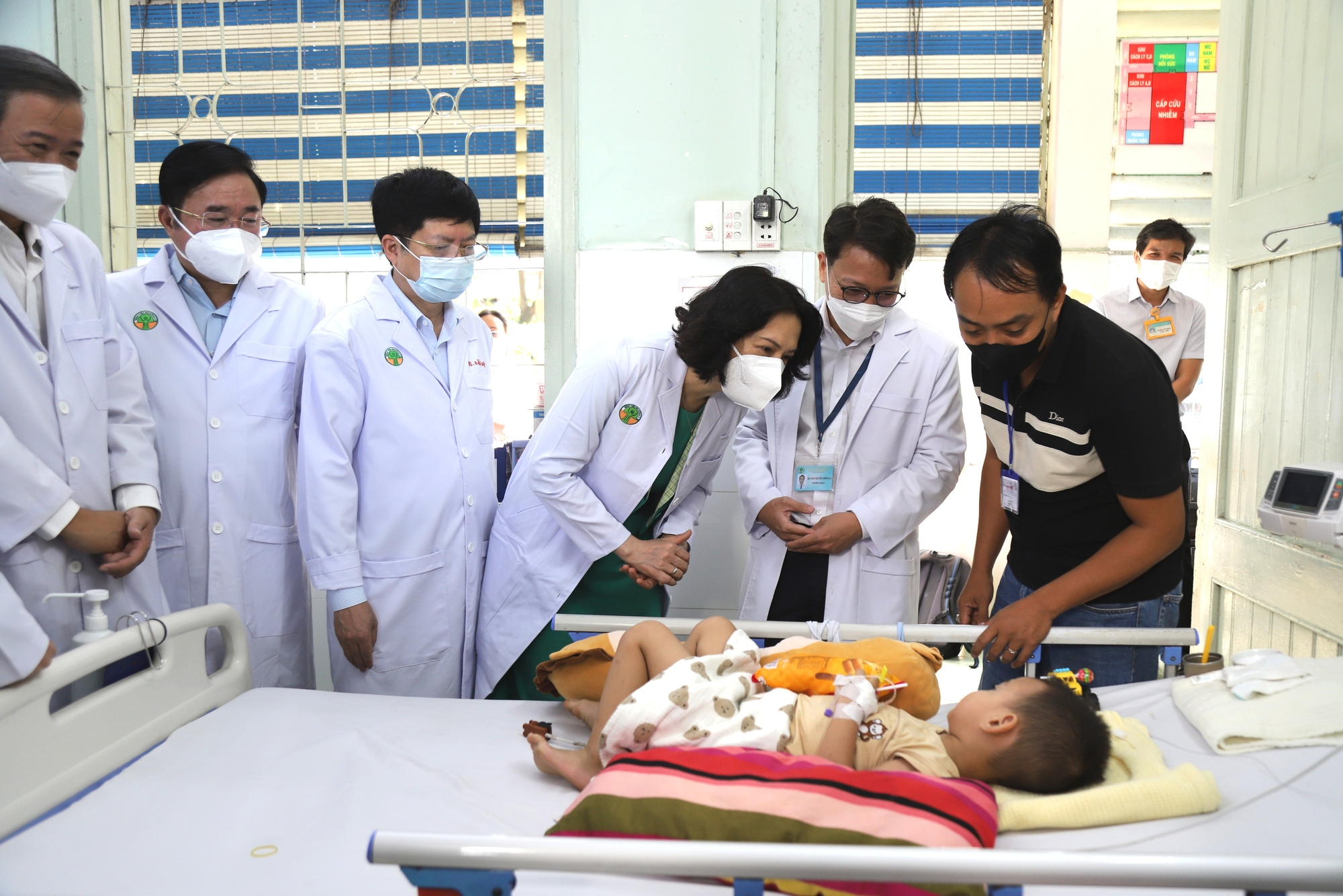 TPHCM đẩy mạnh kiểm soát và điều trị bệnh tay chân miệng- Ảnh 2.