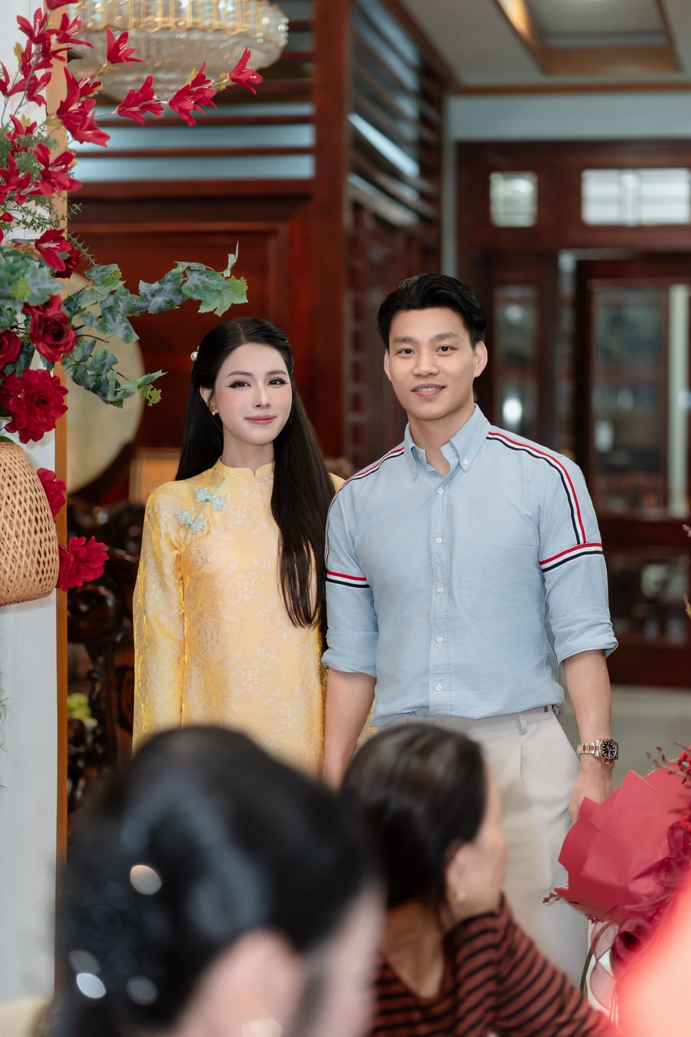 Bà xã Ninh Bình của Văn Thanh gây chú ý với áo dài đẹp trong ngày trọng đại - Ảnh 6.