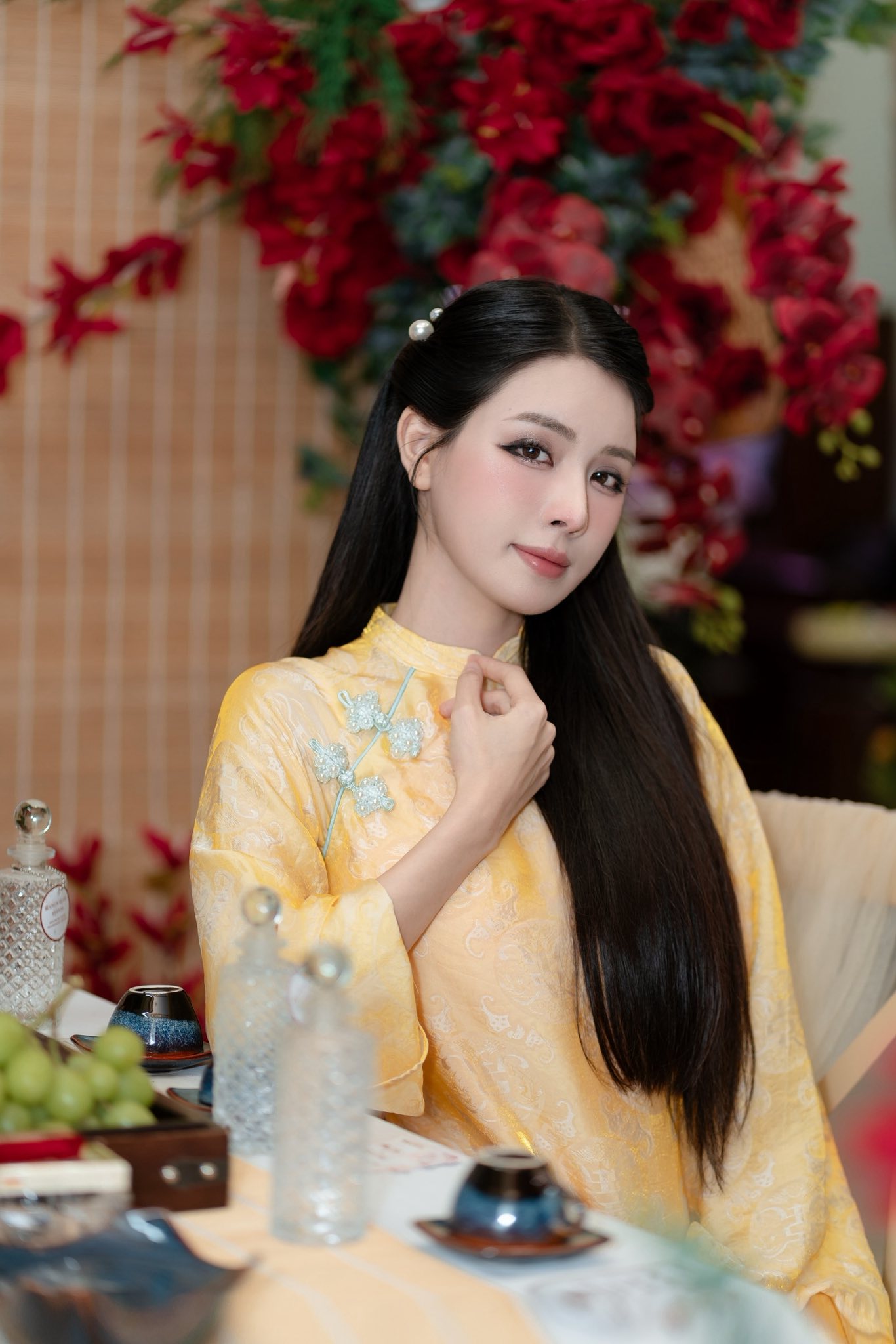Bà xã Ninh Bình của Văn Thanh gây chú ý với áo dài đẹp trong ngày trọng đại - Ảnh 7.