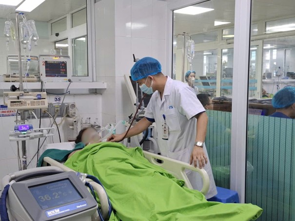 Liên tiếp nhập viện vì sốc nhiệt: Hôn mê sâu, suy đa tạng sau khi làm việc ngoài trời nắng nóng - Ảnh 2.