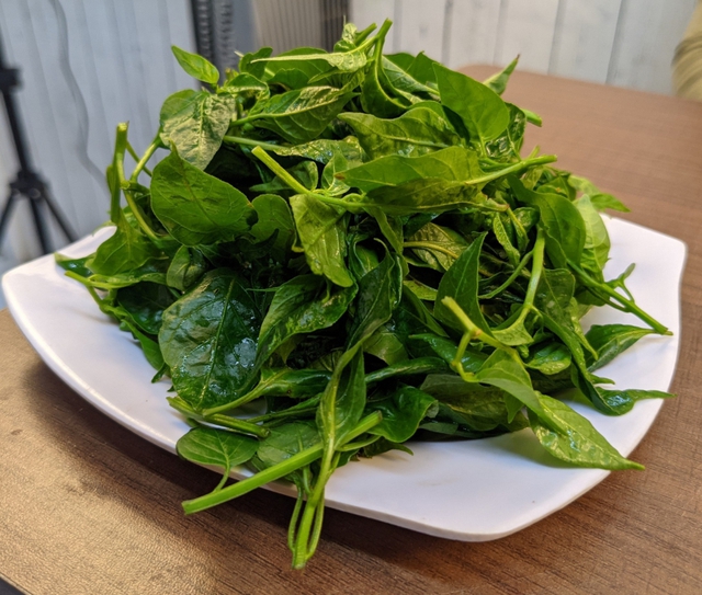 Loại lá nhiều gia đình trồng ở ban công, chế biến thành món ngon tốt cho xương khớp tuổi trung niên - Ảnh 5.